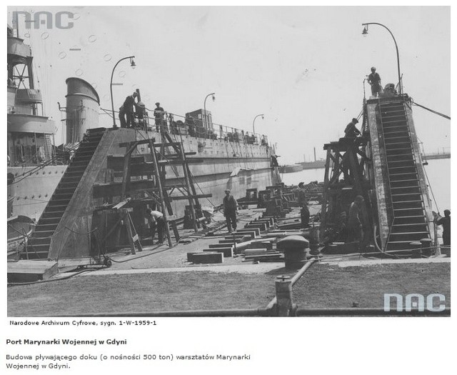 Budowa pływającego doku (o nośności 500 ton) warsztatów Marynarki Wojennej w Gdyni - 1938 rok