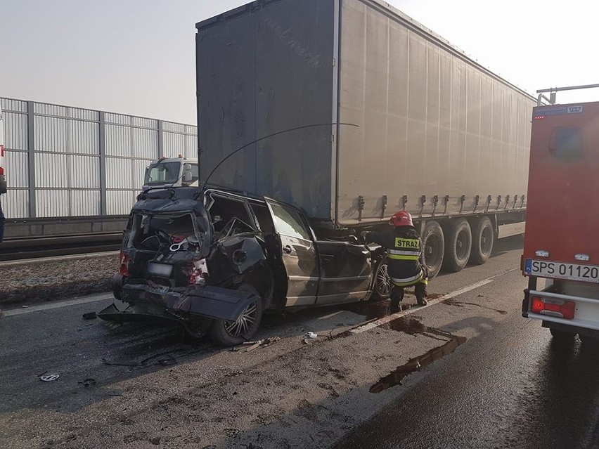 Wypadek w Pszczynie: tir wjechał w tył osobówki