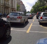 Wrocław: Potężne korki na dojeździe w rejon zoo i Hali Ludowej. Stracimy kilkadziesiąt minut (FOTO)