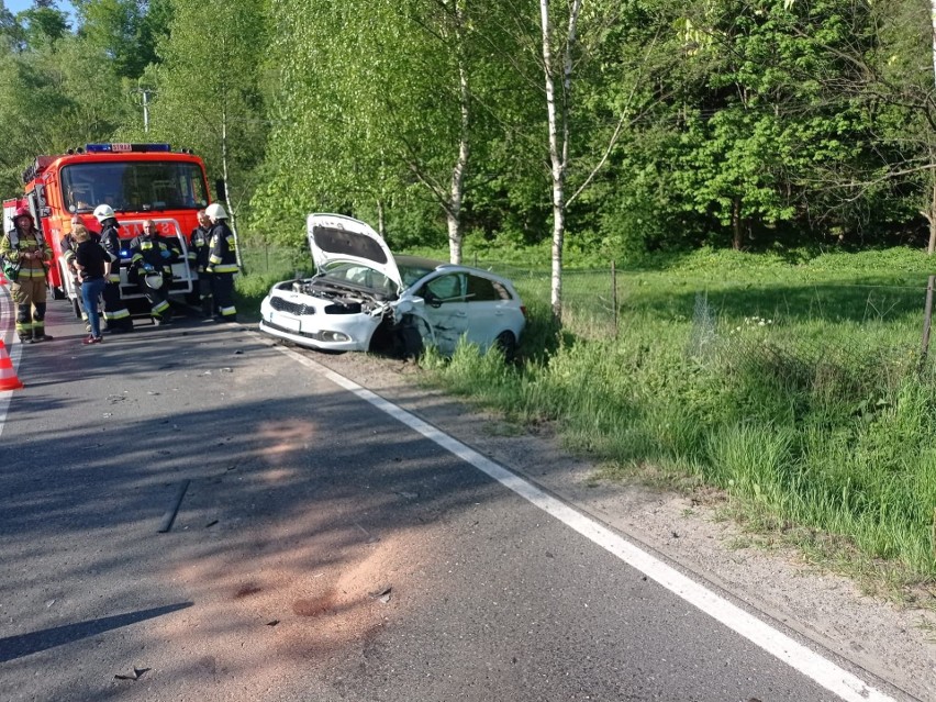 Czasław.  Poranna kolizja na skrzyżowaniu drogi wojewódzkiej z drogą lokalną 