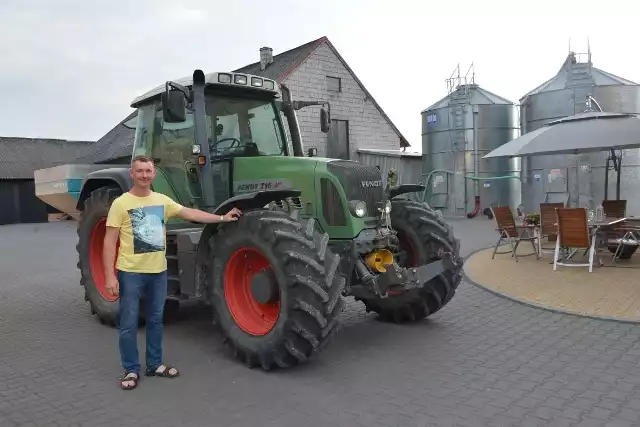 Pan Tomasz dba o ciągniki i maszyny. Usterki i awarie naprawia na bieżąco.