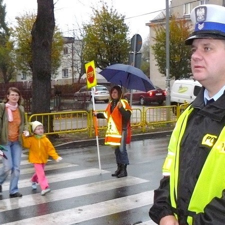 St. sierż. Robert Czernianin nie ukarał wczoraj żadnego kierowcy, bo wszystkie dzieciaki miały zapięte pasy i siedziały w fotelikach. zapowiada jednak kolejne takie akcje.