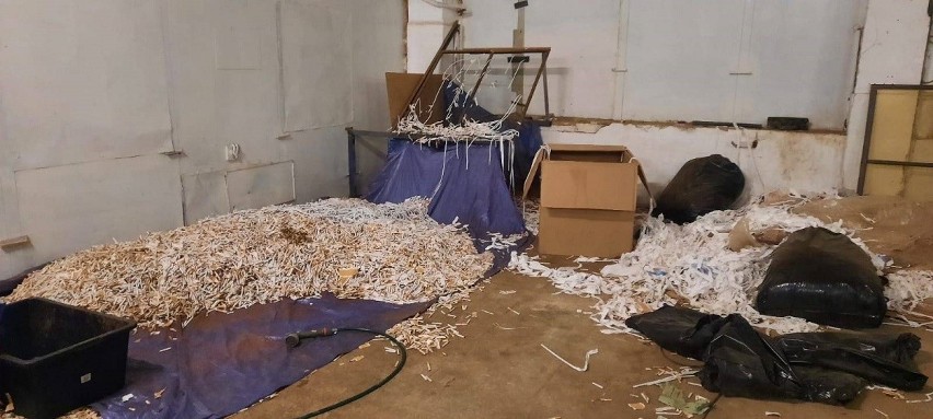 Lubelscy celnicy rozbili grupę produkującą i przemycającą wyroby tytoniowe