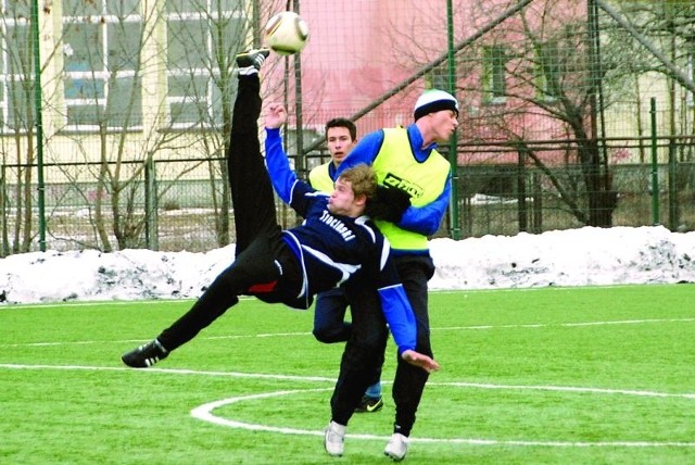 Zdjęcie z lewej: Bartosz Migawa już w meczach sparingowych pokazał swoje nieprzeciętne umiejętności;