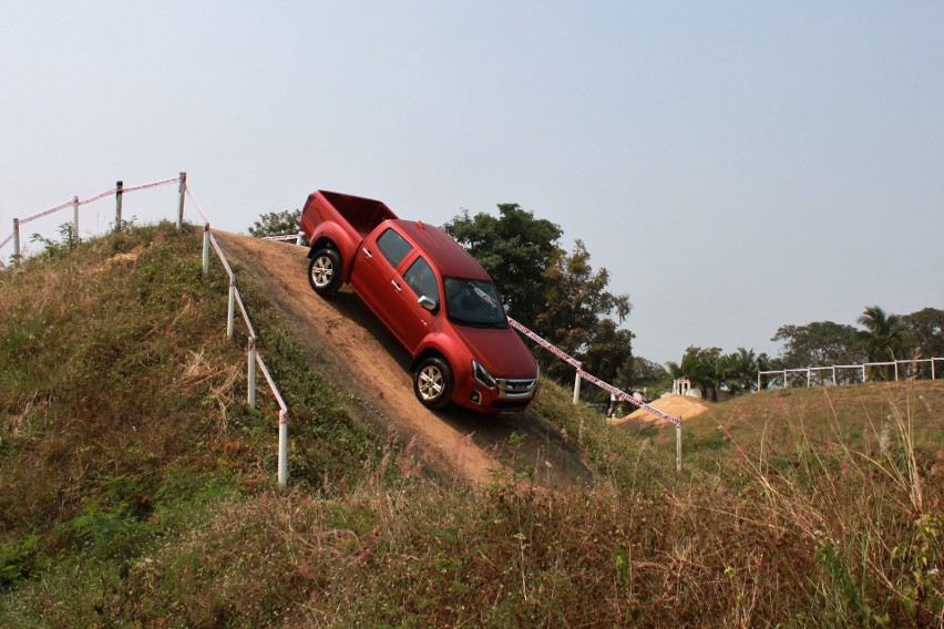 Nowy Isuzu D-Max 17MY. Pierwszy test cenionego pikapa...