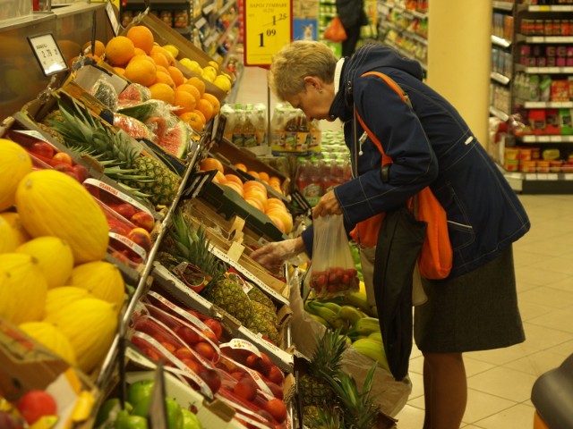 Promocje w Koszalinie. Tańsze zakupy na wakacjeW promocji są m.in. owoce i warzywa.