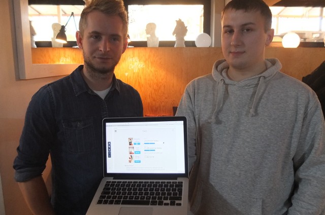 Osobisty trener Curie. Pomysł opolanina Mariusza Szymy i zespołuMariusz Szyma i Marek Buszman ze stroną internetową projektu Curie. Wcześniej prezentowali go jako jedyny startup z Opolszczyzny na „Google Launchpad Week”. 