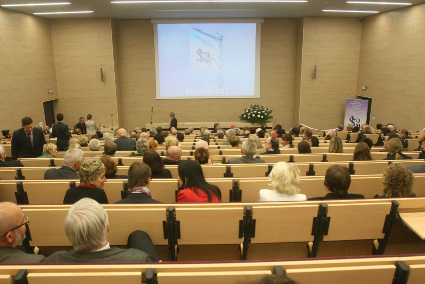 ŚUM kształci studentów na 5 wydziałach w Katowicach,...