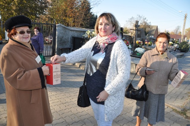 W ubiegłym roku odwiedzający groby na szydłowieckim cmentarzu chętnie wspierali kwestę. Kolejna odbędzie się już 1 listopada.