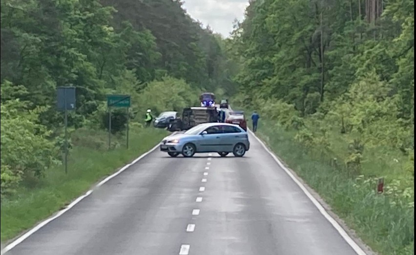 Wypadek w Zdunowie. Zderzyły się trzy samochody. Są utrudnienia