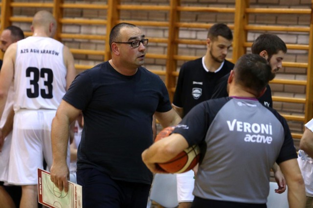 Wojciech Bychawski od lat jest związany z AZS AGH. Jest również trenerem reprezentacji U14