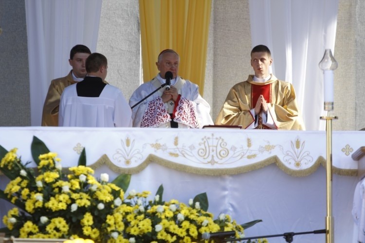 Wiernych ściągają tu wydarzenia sprzed trzech lat. Wtedy...