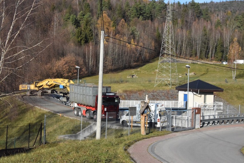 Buldożery niszczą zapore w Wilkowicach