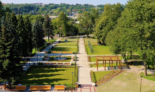 Skwer poniżej Parku Kultury zaprojektowany przez Tadeusza Bilicza.