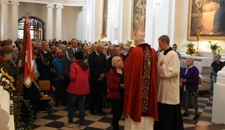 Trwają ważne uroczystości odpustowe na Świętym Krzyżu, w najstarszym polskim sanktuarium. Uczestniczy w nich wiele osób. Zobacz zdjęcia