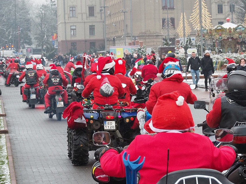 Mikołaje na motocyklach w Łodzi! Wychowankowie łódzkich domów dziecka dostali wymarzone prezenty pod choinkę