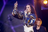 Michał Szpak uwielbia swoje włosy! Są dla niego bardzo ważne. Artysta zdradza, jak o nie dba. Oto idealny sposób na kręcone włosy