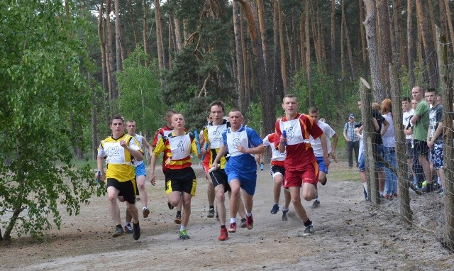 We Włocławku nad j. Czarnym rozegrane zostały 34. Drużynowe Mistrzostwa Polski w Sztafetowych Biegach Przełajowych dla Wychowanków Młodzieżowych Ośrodków Wychowawczych. Klasyfikacja końcowa biegów:1 - MOW Malbork2 - MOW Włocławek I3 - MOW Kamionek Wielki4 - MOW Rudy5 - MOW Warszawa Barska6 - MOW Jaworze7 - MOW Babimost8 - MOW Lidzbark Warmiński9 - MOW Włocławek I10 - MOW Dziarno11 - MOW Bielice12 - MOW Mrowiny13 - MOW Marszew