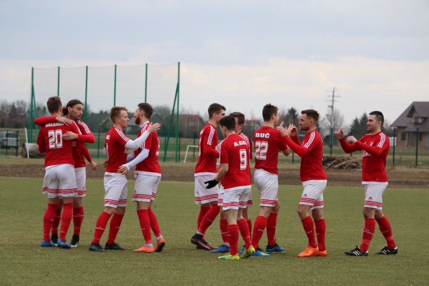 KS Wiązownica przegrał u siebie z Błękitnymi Ropczyce 0:1....