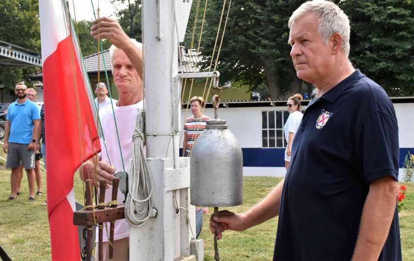 30 załóg rywalizuje na jez. Mielno w Łącku w regatach w...