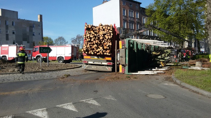 Kolejny wypadek na rondzie Czterech Pancernych w Żaganiu.