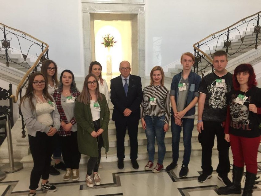Ostrowiecka młodzież zwiedzała budynek Sejmu w Warszawie