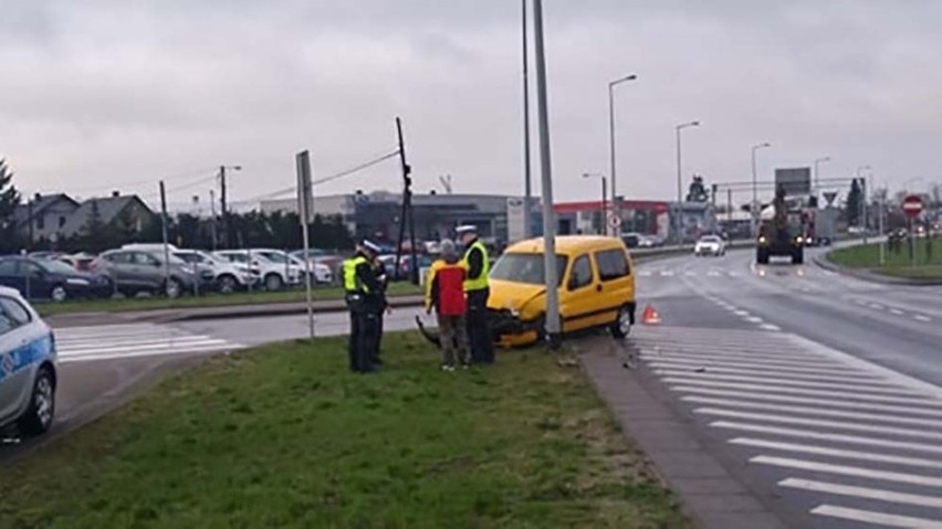 Do zderzenia doszło w czwartek, 28 marca, na rondzie...