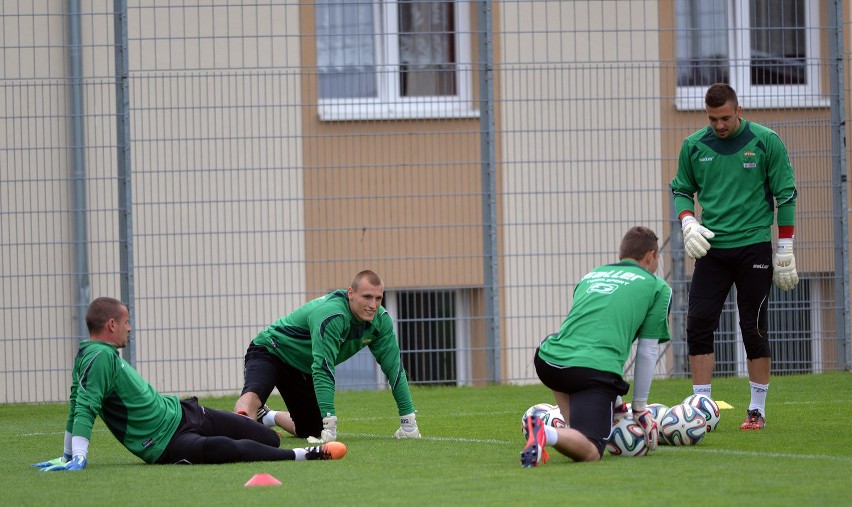 Na stadionie przy ulicy Traugutta stawiło się w poniedziałek...