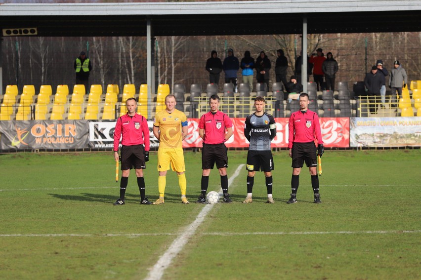 Czarni Połaniec wygrali derbowy mecz w trzeciej lidze z Koroną II Kielce 3:2. Wielkie emocje do końca, Korona II zmarnowała rzut karny