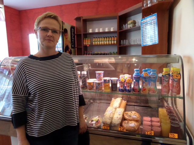 Anna Marczyk od tego roku prowadzi kawiarenkę w Zespole Szkół Ogólnokształcących nr 1 przy ul. Norwida. Sprzedaje zapiekanki, ale także zdrowe kanapki, sałatki warzywne, soki i koktajle owocowe
