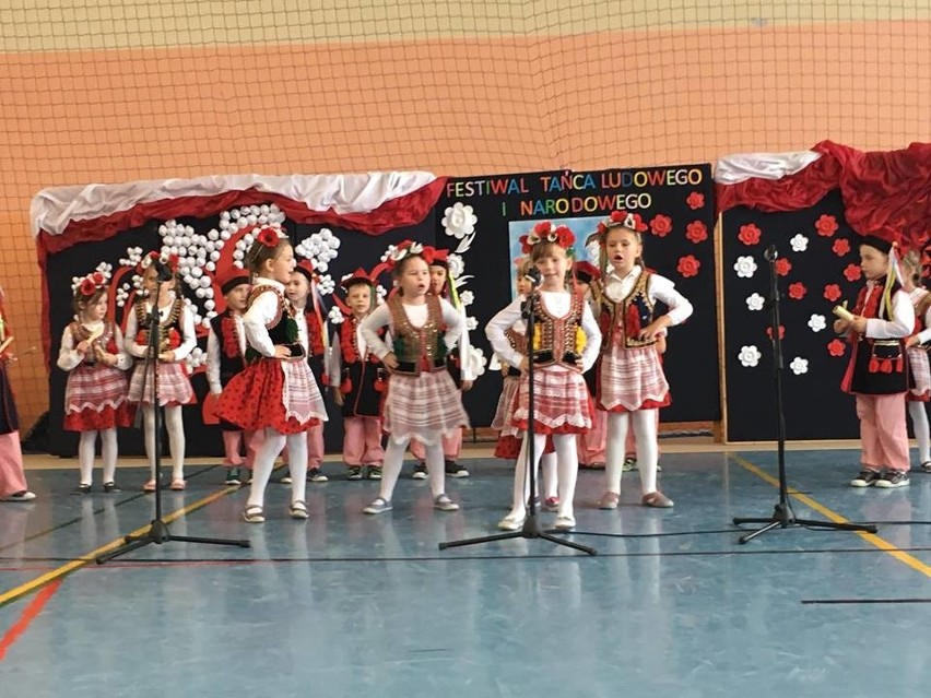Przedszkolaki z Połańca na Festiwalu Polskiego Tańca Ludowego i Narodowego [ZDJĘCIA]