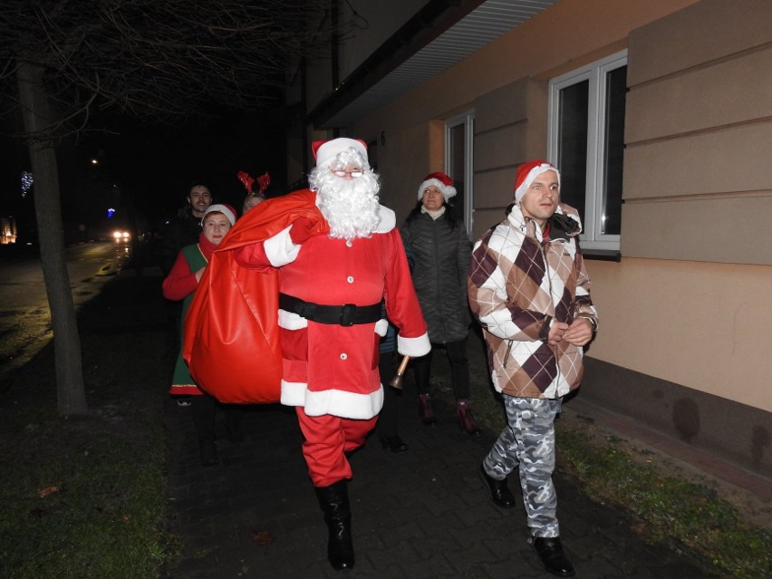 Święty Mikołaj odwiedził dzieci z gminy Kunów. Radości było co nie miara. Zobacz zdjęcia