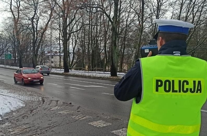 W sylwestra więcej policjantów na słupskich ulicach i wzmożone kontrole na drogach