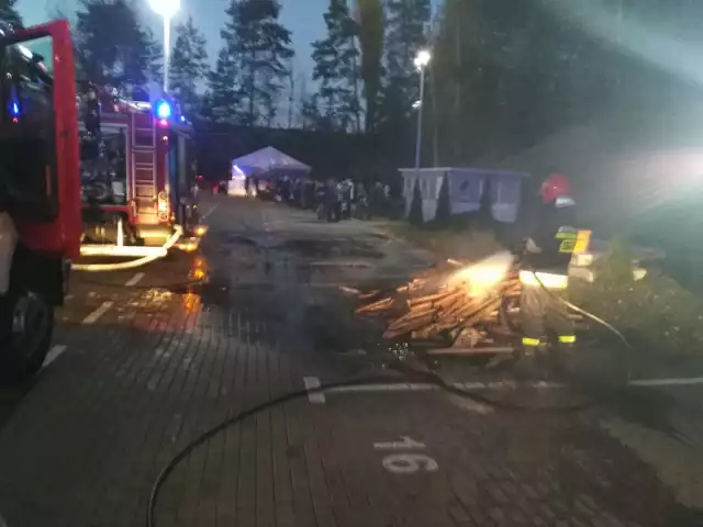 Do pożaru składu opału doszło dziś (środa) nad ranem w Mełnie (gm. Gruta). Paliła się jedna pryzma węgla. Z pożarem walczyły dwa zastępy strażaków: OSP Gruta i OSP Boguszewo. 