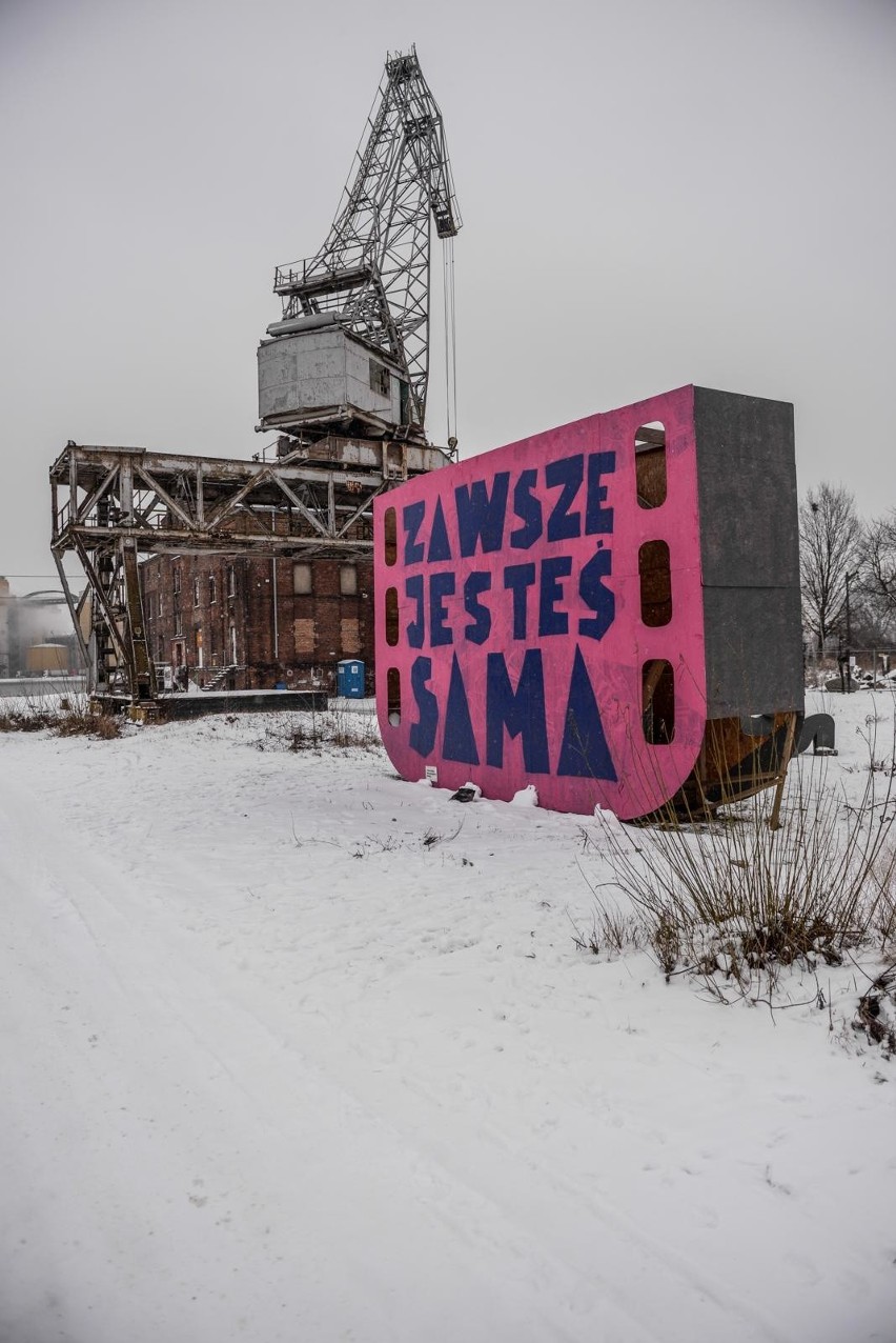 "Zawsze jesteś sama" - nowy mural Mariusza Warasa