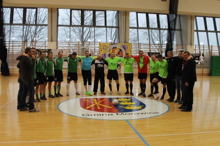 Piłkarscy sędziowie pomogli MEGAMOCNYM Kielce. Piękna charytatywna akcja [DUŻO ZDJĘĆ]