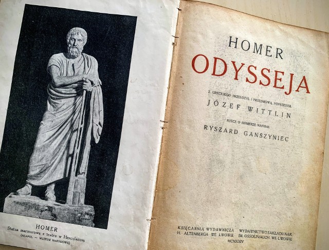 Strona tytułowa pierwszej wersji „Odyssei” w tłumaczeniu Józefa Wittlina. Dzieło rozpoczęte w roku 1914 tłumacz ukończył w 1921 r. Epopeja drukiem ukazała się trzy lata później nakładem Zakładu Narodowego im. Ossolińskich