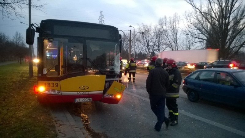 Wypadek autobus zderzył się z samochodem dostawczym