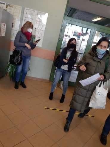 Nauczyciele z powiatu opatowskiego testowali się na koronawirusa (ZDJĘCIA)