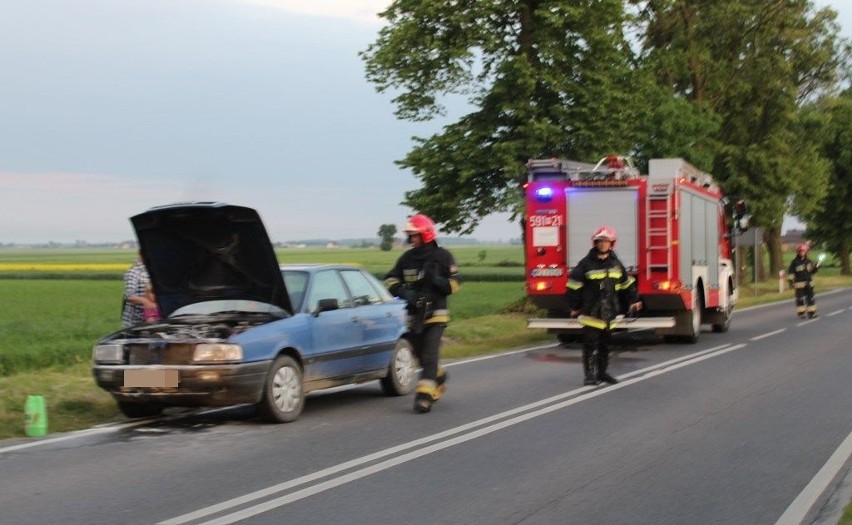 Przasnysz. Pożar osobówki na Szosie Ciechanowskiej