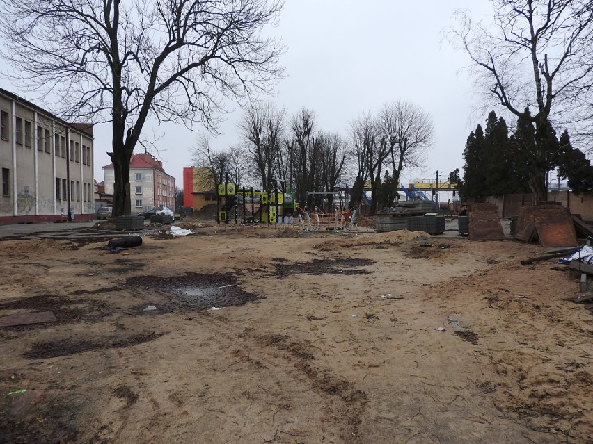 Centrum przesiadkowe w Łapach stoi rozkopane. Miasto zerwało umowę z wykonawcą (zdjęcia) 