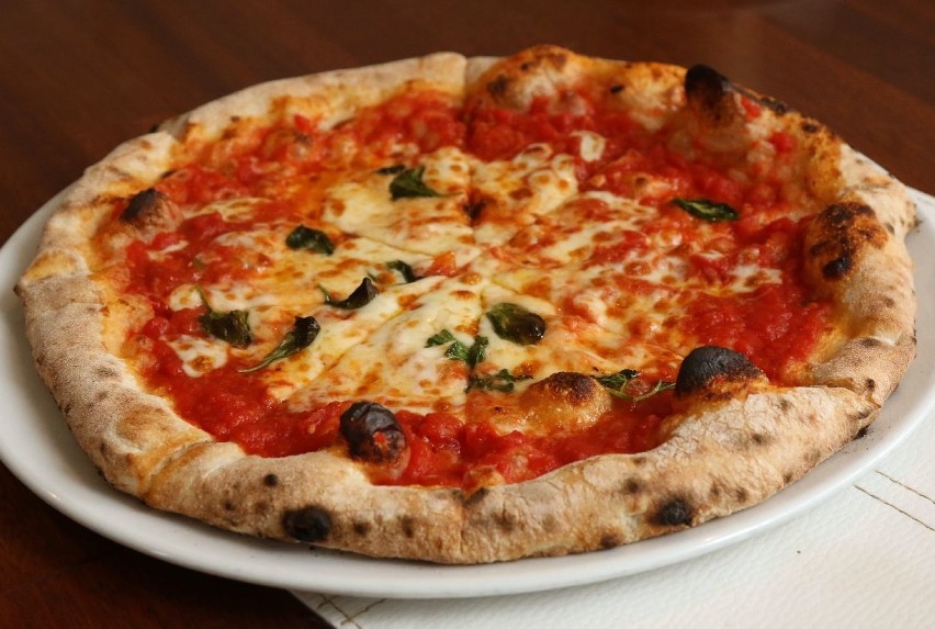 Nowy piec, nowa receptura pizzy i odświeżone menu na wiosnę w kieleckim Rozmarynie (WIDEO)