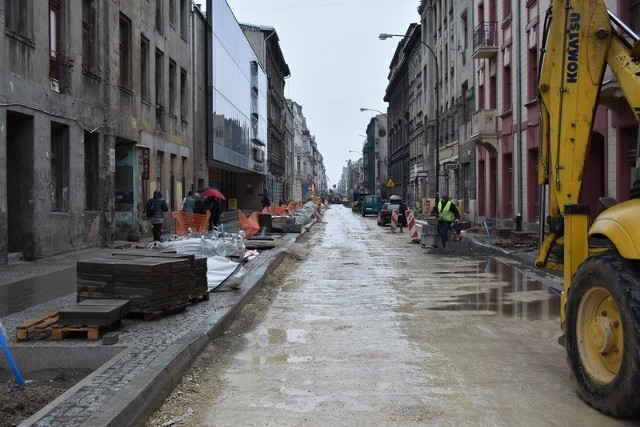 W pierwszej kolejności wykończone zostanie przejście ul. Jaracza do Teatru im. Jaracza.