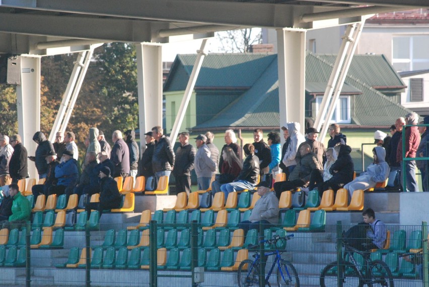 Zdjęcia kibiców Pogoni Staszów z meczu ze Starem Starachowice w Hummel 4 Lidze. Star wygrał to spotkanie 2:1