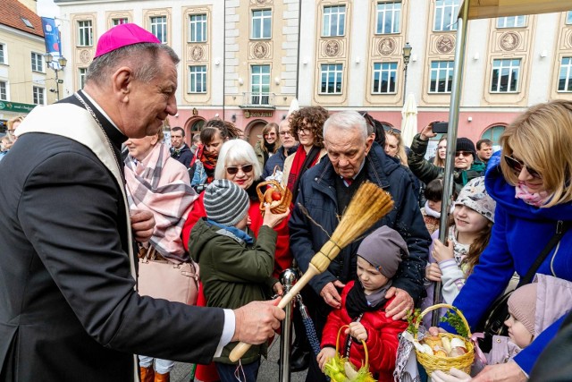 Święcenie pokarmów na Rynku Kościuszki