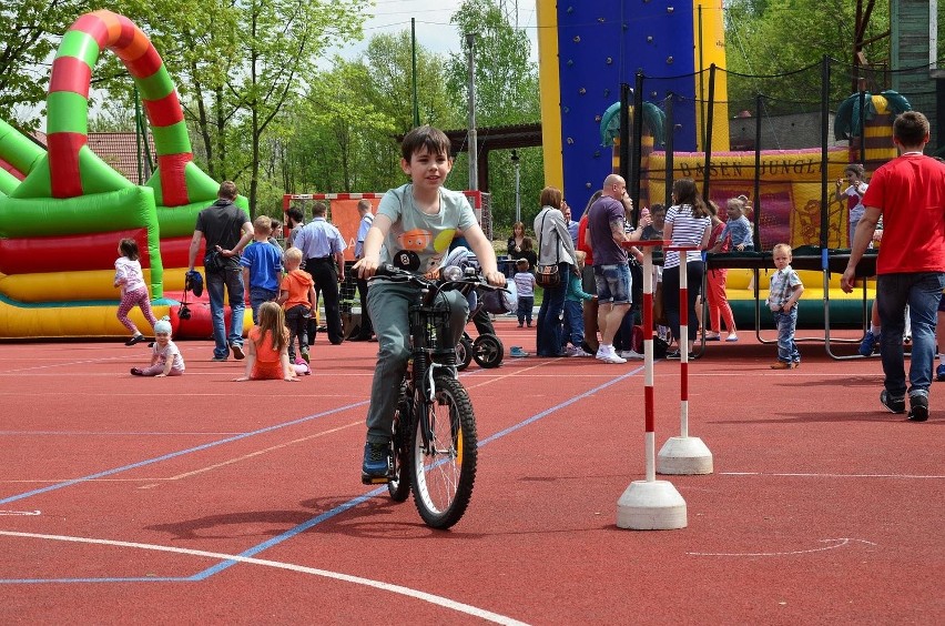 Piknik strażacki w siedzibie dąbrowskiej PSP