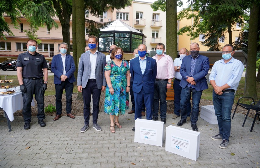 Więźniowie uszyli 10 tys. maseczek. Trafiły do mieszkańców domów pomocy społecznej w woj. lubelskim