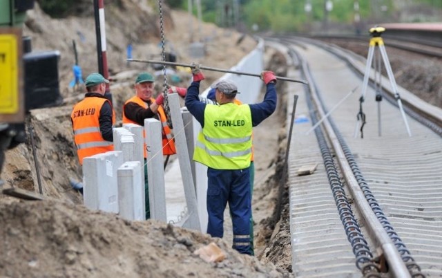 Prace na budowie łącznicy idą bardzo sprawnie. Ale pociągi pasażerskie pojadą tędy dopiero w czerwcu 2013 roku.
