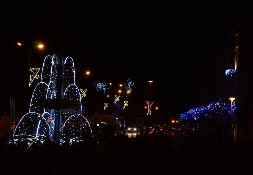 Tarnowskie Góry. Rozbłysły świąteczne iluminacje