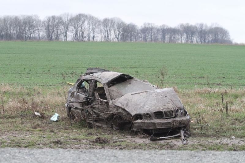 Wypadek na AOW. BMW wypadło z drogi. Kierowca uciekł